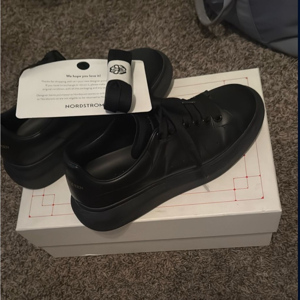 Nordstrom Men's Sleek Black Sneakers